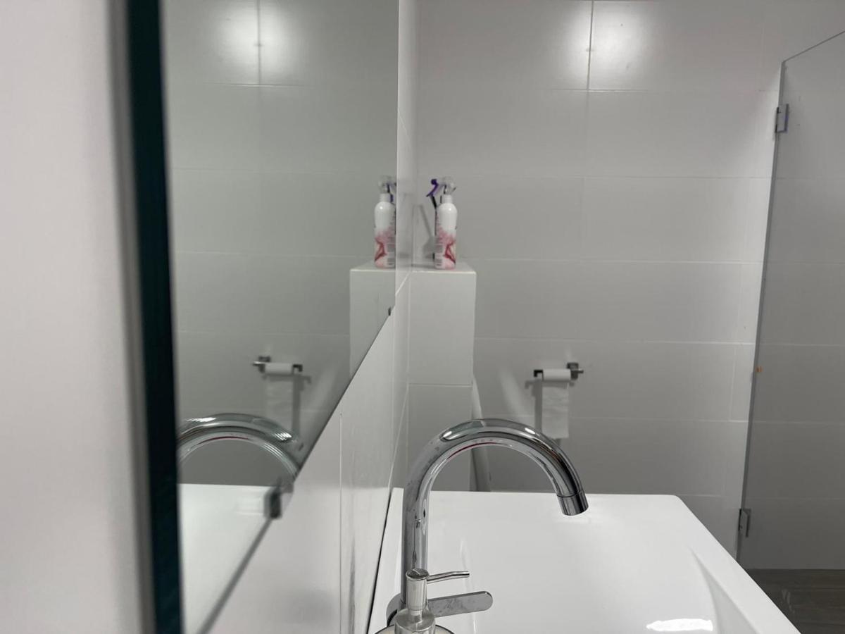 חדרי לייבל Label Rooms Blue & Red Tiberias Eksteriør billede