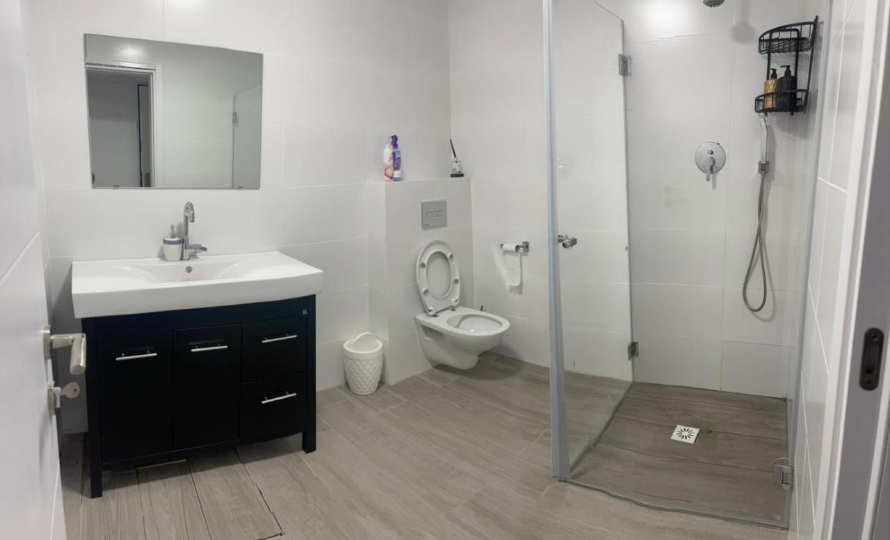חדרי לייבל Label Rooms Blue & Red Tiberias Eksteriør billede