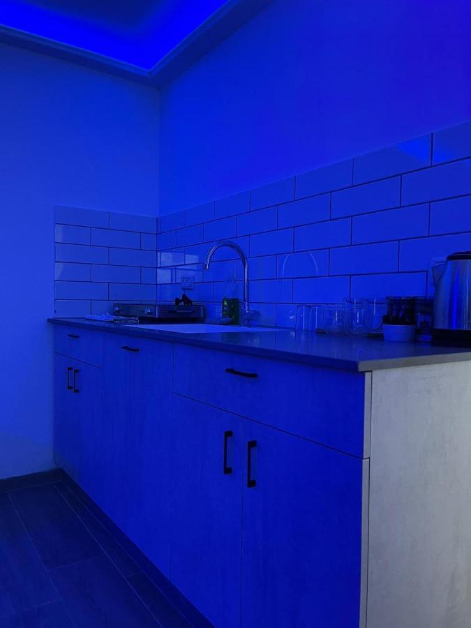 חדרי לייבל Label Rooms Blue & Red Tiberias Eksteriør billede
